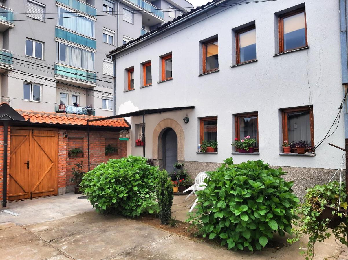 Kulla Dula Guesthouse Gjakova Экстерьер фото